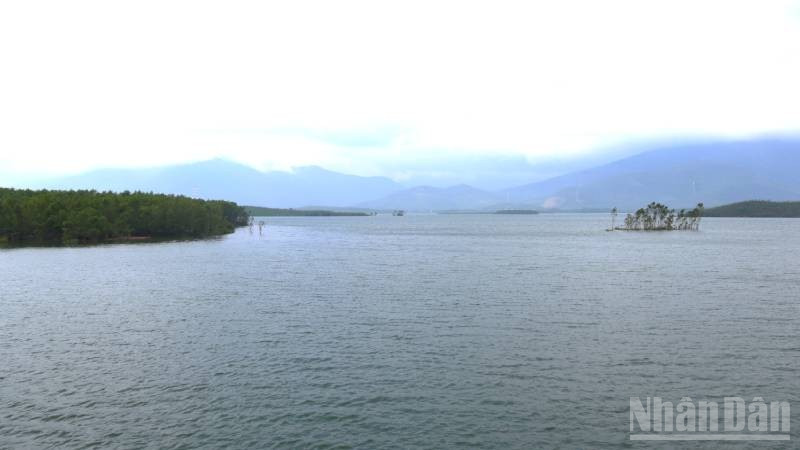 Hồ Vực Tròn ở phía bắc tỉnh Quảng Trị bắt đầu tích nước phục vụ sản xuất và đời sống người dân.