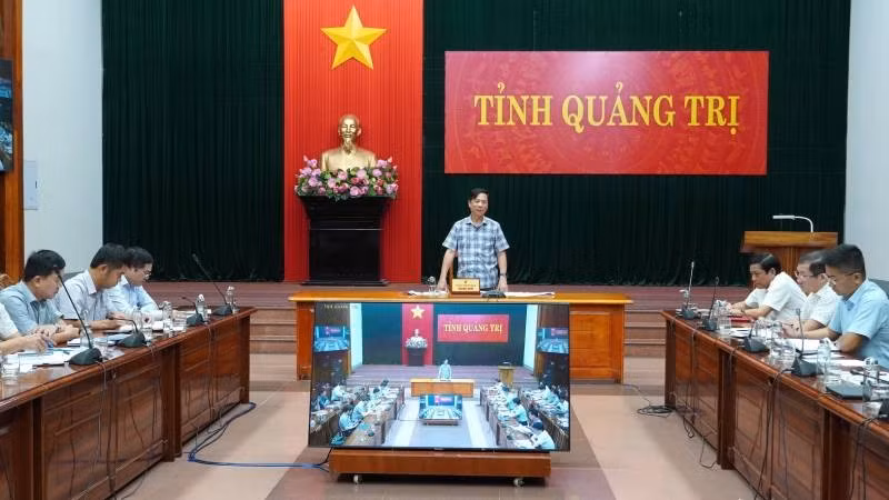 Ủy ban nhân dân tỉnh Quảng Trị tổ chức buổi làm việc về công tác giải phóng mặt bằng Dự án đường sắt tốc độ cao. (Ảnh: QN)