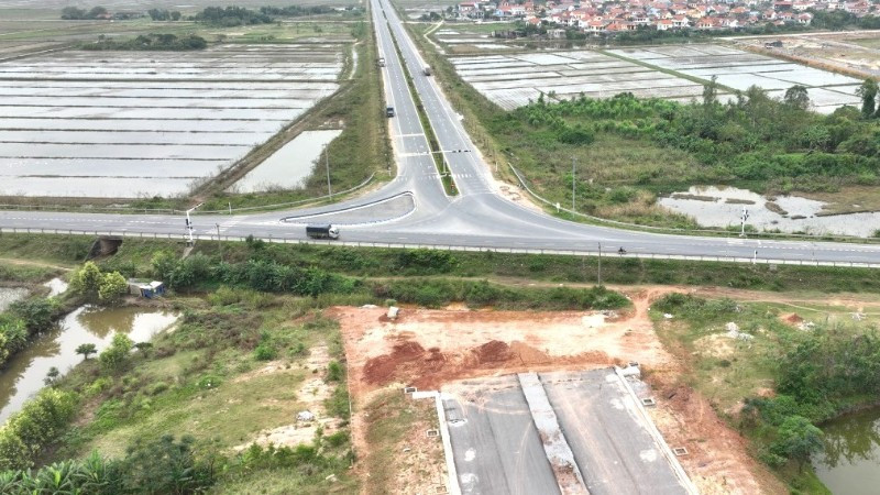Nút giao đường Điện Biên Phủ với tuyến tránh Đồng Hới đang bị vướng mắc hiện nay sẽ được khơi thông bằng một dự án xây dựng nút giao mới sắp tới.