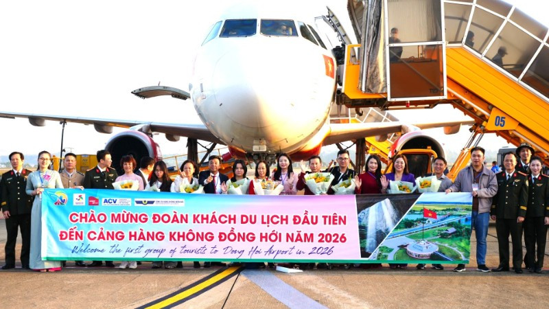 Quảng Trị đón đoàn khách du lịch đầu tiên đến bằng đường hàng không năm 2026.