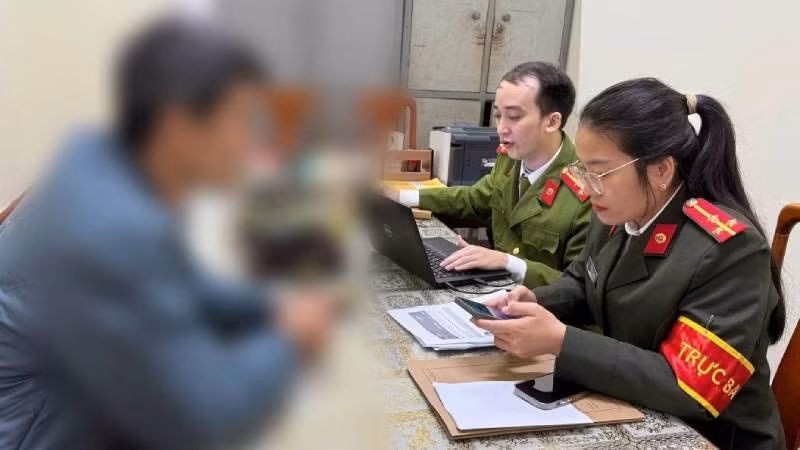 Công an tỉnh Quảng Trị làm việc với 1 người chia sẻ thông tin sai sự thật (Ảnh: Công an tỉnh Quảng Trị)