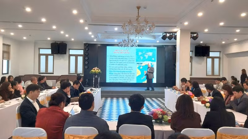 Diễn đàn “Khai thác và sử dụng hợp lý tài nguyên biển và hải đảo Việt Nam” thu hút rất đông sự tham gia của đại diện chính quyền và ngư dân tỉnh Quảng Trị.