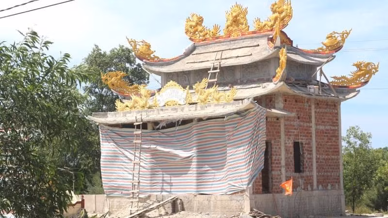 Một nhà thờ họ xây dựng trái phép trên đất rừng sản xuất.