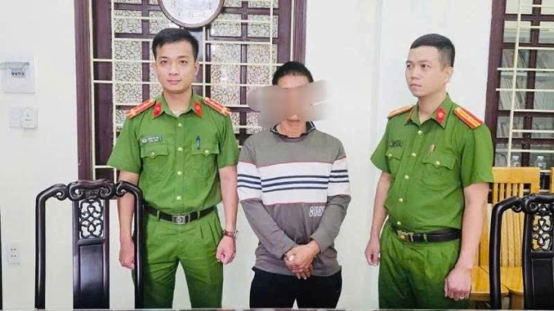 Đối tượng Nguyễn Văn Hành, ở xã Đông Trạch bị khởi tố về hành vi tắt thiết bị giám sát hành trình tàu cá để khai thác thủy sản trái phép. (Ảnh: TT)
