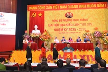 Các đại biểu bỏ phiếu bầu Ban Chấp hành Đảng bộ phường Ngọc Khánh, quận Ba Đình (Hà Nội) khóa XIV.