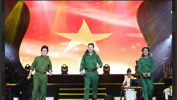 Tam ca nhạc đỏ Trọng Tấn - Đăng Dương - Việt Hoàn.