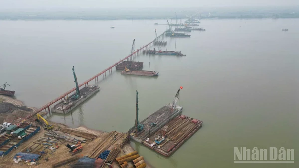 Tăng tốc xây dựng cầu Hồng Hà, góp phần hoàn thiện hạ tầng giao thông Hà Nội 