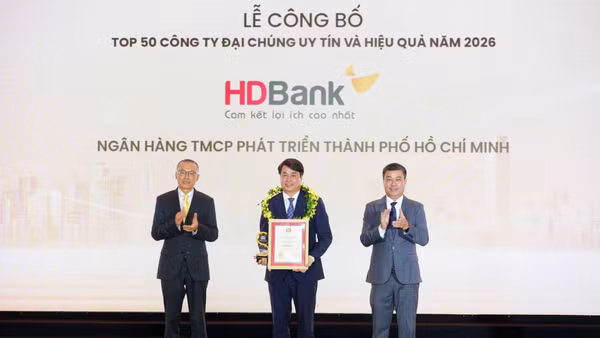 Ông Nguyễn Văn Hảo, Phó Tổng Giám đốc HDBank - đại diện ngân hàng nhận giải.