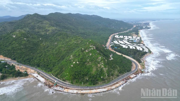 Tuyến đường ven biển hiện hữu kết nối phường Vũng Tàu,Thành phố Hồ Chí Minh với tỉnh Lâm Đồng.