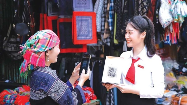 Qua Chương trình "Bình dân học vụ số", Agribank phủ sóng tài chính số khắp làng quê