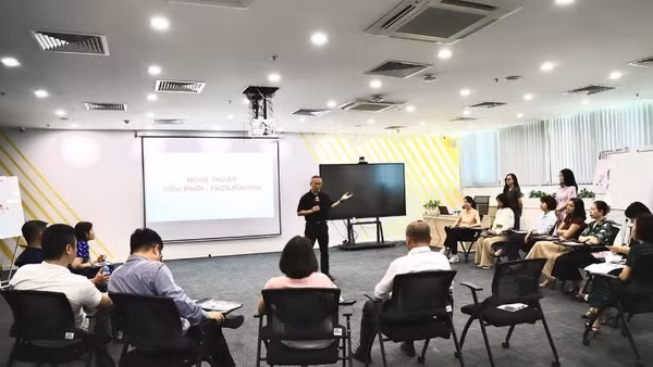 Văn hóa học tập được ROX Group xây dựng như một phần trong chiến lược phát triển con người, từ mỗi cán bộ nhân viên đến đội ngũ lãnh đạo.