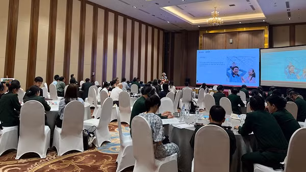 Toàn cảnh hội thảo Lồng ghép giới trong các hoạt động khắc phục hậu quả bom mìn sau chiến tranh ở Việt Nam.