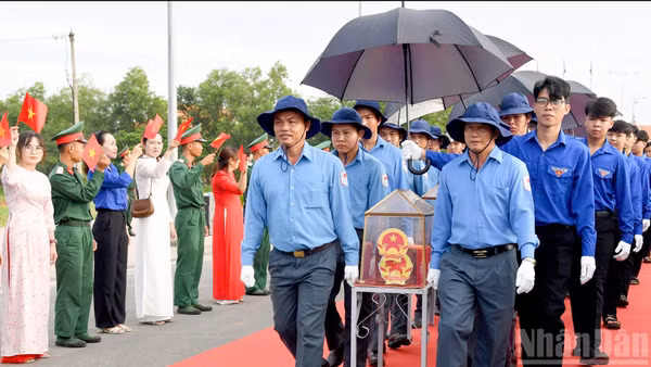 Hành trình đưa các anh về đất mẹ.