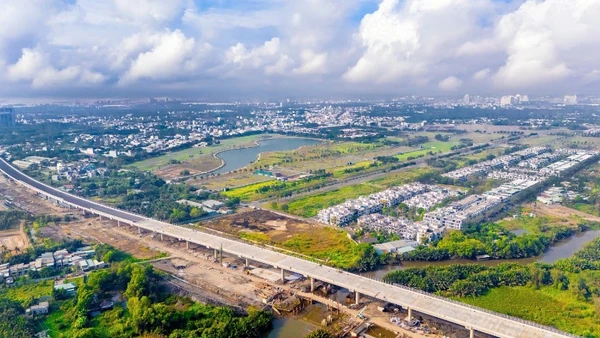 Với bất động sản, “tứ giác huyết mạch” tạo ra một mặt bằng phát triển khác biệt so với các khu vực bám đơn trục.