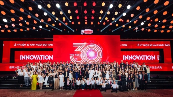 Người tiêu dùng hạnh phúc-Xã hội hạnh phúc-Nhân viên hạnh phúc luôn là kim chỉ nam cho mọi hoạt động của doanh nghiệp.