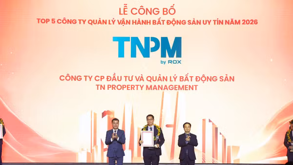 Đại diện TNPM nhận vinh danh tại chương trình.