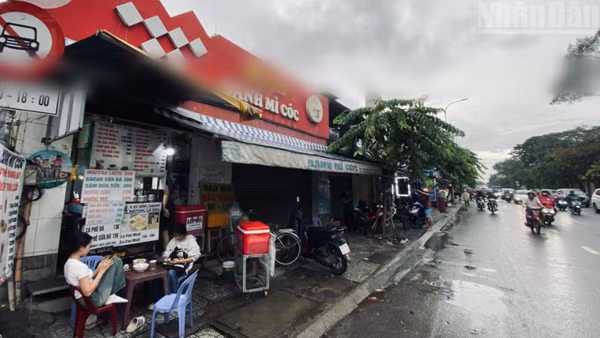 Cửa hàng bánh mì trên đường Nguyễn Thái Sơn đã tạm dừng hoạt động phục vụ công tác kiểm tra an toàn thực phẩm.