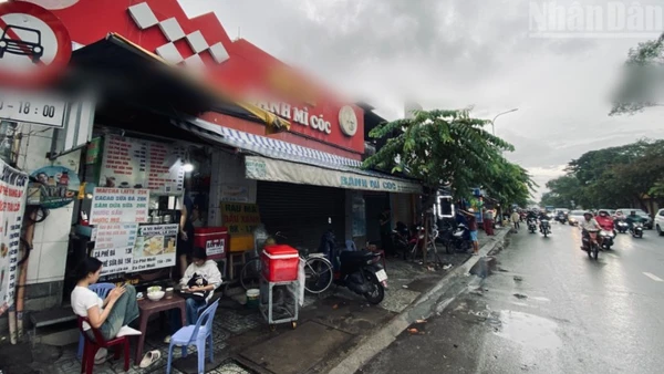 Cửa hàng bánh mì trên đường Nguyễn Thái Sơn đã tạm dừng hoạt động phục vụ công tác kiểm tra an toàn thực phẩm.