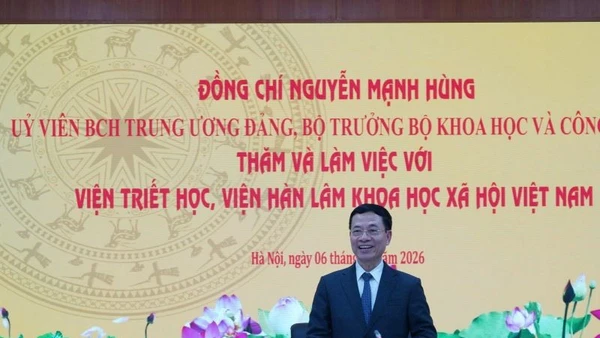 Ủy viên Trung ương Đảng, Bộ trưởng Khoa học và Công nghệ Nguyễn Mạnh Hùng phát biểu tại buổi làm việc.