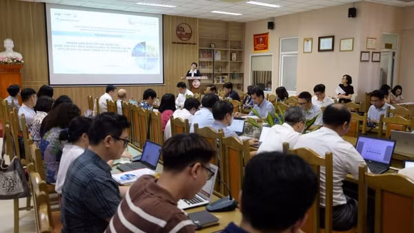 Quang cảnh buổi tọa đàm.