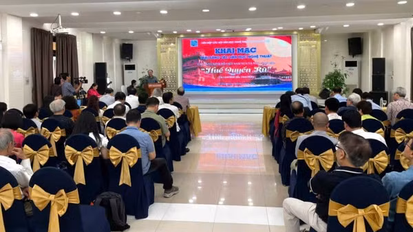 Các văn nghệ sĩ tham dự trại sáng tác.