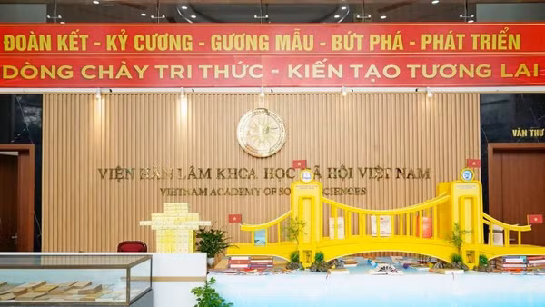 Gian trưng bày thành tựu khoa học xã hội "Dòng chảy tri thức-Kiến tạo tương lai" tại Viện Hàn lâm Khoa học xã hội Việt Nam dịp kỷ niệm ngày Báo chí Cách mạng Việt Nam 21/6.