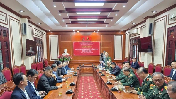 Ban liên lạc truyền thống hữu nghị Việt Nam-Lào (Bộ Quốc phòng) tổ chức gặp mặt mừng Xuân và đón Tết cổ truyền Bính Ngọ.