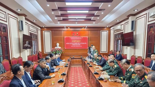 Ban liên lạc truyền thống hữu nghị Việt Nam-Lào (Bộ Quốc phòng) tổ chức gặp mặt mừng Xuân và đón Tết cổ truyền Bính Ngọ.