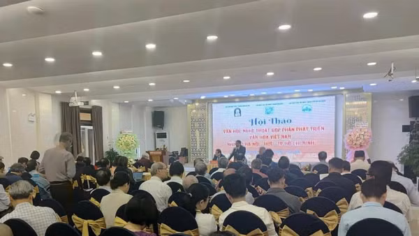 Hội thảo thu hút sự tham gia của đông đảo các nhà khoa học, văn nghệ sĩ.