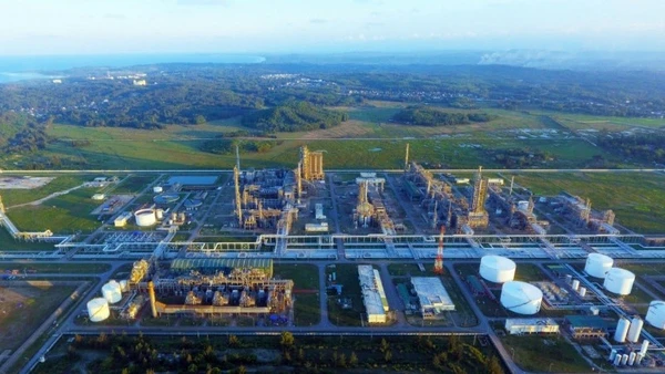 Nhà máy lọc dầu Dung Quất có công suất 6,5 triệu tấn/năm, đáp ứng khoảng 30% nhu cầu xăng dầu nội địa.