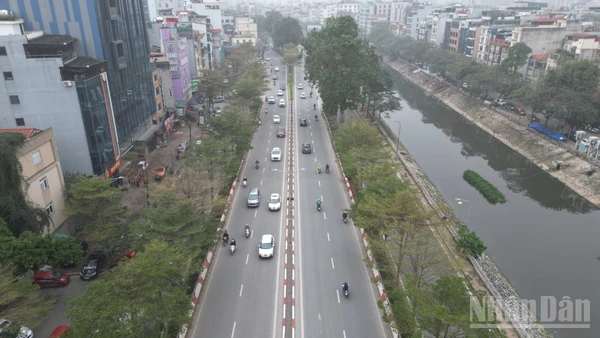 [Ảnh] Hiện trạng đường Láng trước phương án mở rộng lên gần 54m