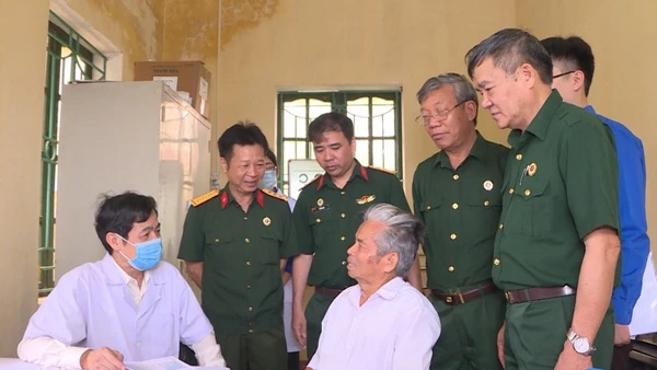 Nghị định số 343/2025/NĐ-CP ngày 28/12/2025 của Chính phủ có nhiều quy định mới về chế độ an điều dưỡng, chăm sóc khi mắc bệnh hiểm nghèo đối với sĩ quan Quân đội nghỉ hưu. (Ảnh: HÀ MY)