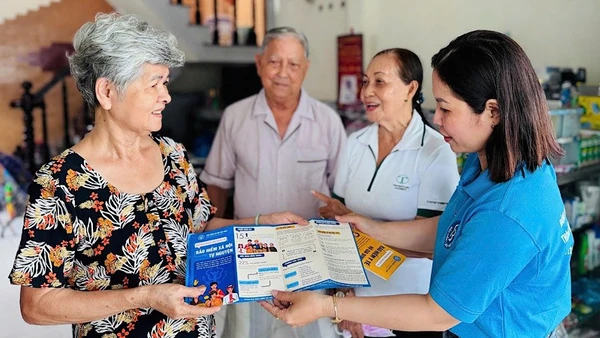 Việc điểu chỉnh tuổi hưởng trợ cấp hưu trí xã hội và bổ sung chế độ trợ cấp hằng tháng giúp người cao tuổi được thụ hưởng chính sách tốt hơn. (Ảnh: Bảo hiểm xã hội Cần Thơ).