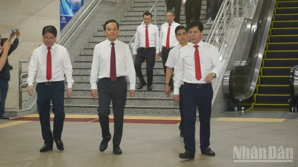 [Ảnh] Đoàn đại biểu Thành phố Hồ Chí Minh tham quan các công trình tiêu biểu