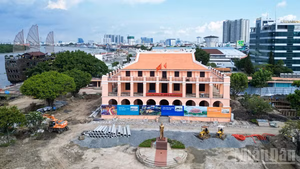 Chỉnh trang Bảo tàng Hồ Chí Minh tại Bến Nhà Rồng.