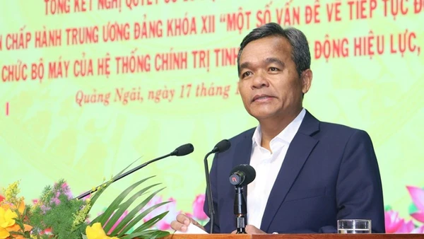 Đồng chí Hồ Văn Niên, Ủy viên Trung ương Đảng, Bí thư Tỉnh ủy Quảng Ngãi phát biểu kết luận hội nghị.