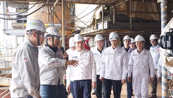 Lãnh đạo Petrovietnam kiểm tra hoạt động trên công trường chuỗi Dự án Lô B.