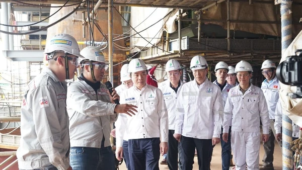 Lãnh đạo Petrovietnam kiểm tra hoạt động trên công trường chuỗi Dự án Lô B.