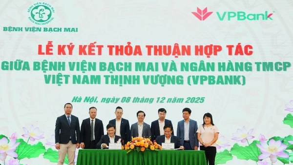 Đại diện 2 đơn vị tại lễ ký kết thỏa thuận hợp tác