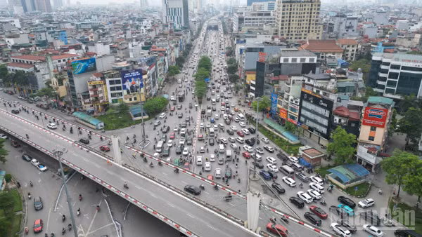 [Ảnh] Hà Nội: Giao thông ngày đầu nghỉ lễ 10/3, nội đô thông thoáng, các trục cửa ngõ ùn ứ kéo dài