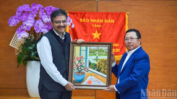Trưởng Đại diện Báo Nhân Dân tại khu vực miền nam đã tiếp Tiến sĩ Vipra Pandey, Tổng Lãnh sự Ấn Độ tại Thành phố Hồ Chí Minh.