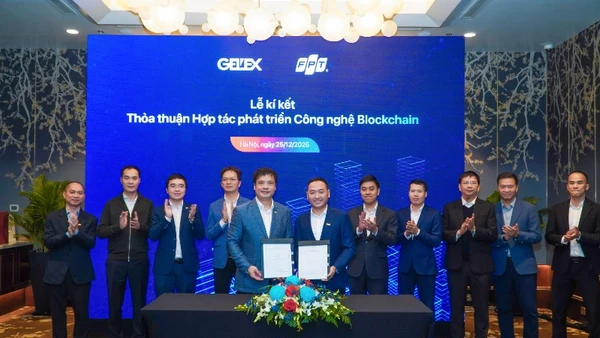 Đại diện lãnh đạo FPT và GELEX ký kết thỏa thuận hợp tác phát triển công nghệ blockchain.