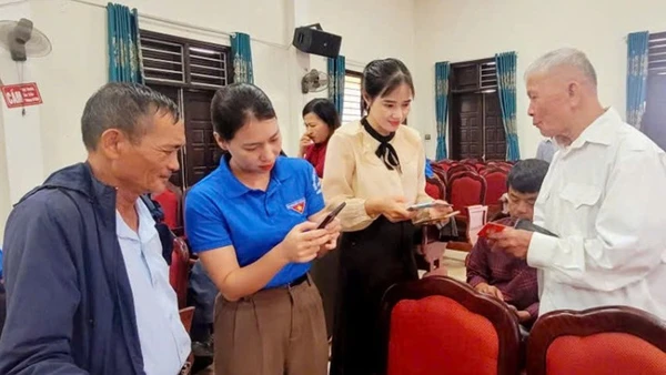 Thông qua các hoạt động hỗ trợ trực tiếp, người dân trên địa bàn dần hình thành thói quen sử dụng công nghệ trong đời sống thường ngày.