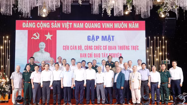 Tổng Bí thư, Chủ tịch nước Tô Lâm và các đại biểu. (Ảnh: THỐNG NHẤT/TTXVN)
