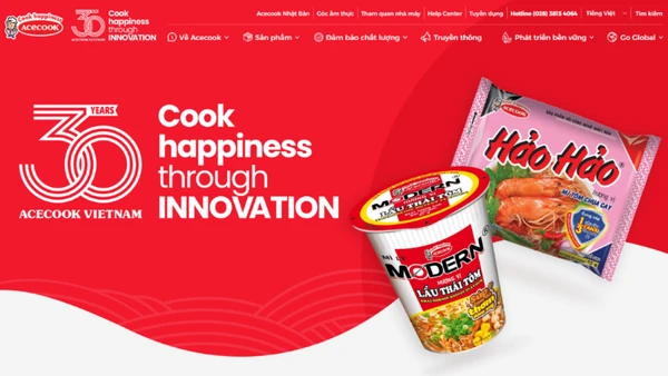 Website sử dụng tông màu chủ đạo đỏ-trắng, thể hiện rõ bản sắc của doanh nghiệp.