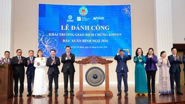 Lễ đánh cồng khai trương giao dịch chứng khoán xuân Bính Ngọ ngày 24/2.