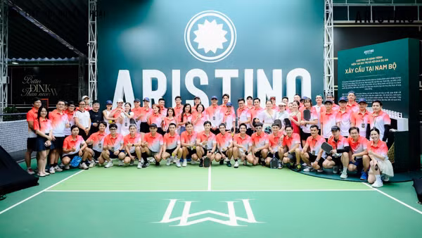Aristino Pickleball Championship 2026 quy tụ đông đảo doanh nhân, nhà quản lý và cộng đồng yêu pickleball.