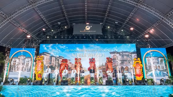 Lãnh đạo Hà Nội và lãnh đạo Sunshine Group thực hiện nghi thức khởi công dự án Noble Rivera 