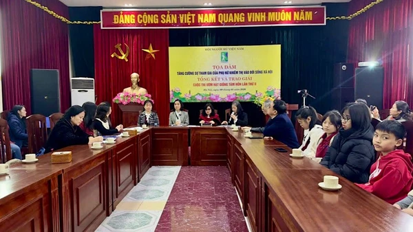 Các đại biểu tham gia thảo luận, chia sẻ thông tin tại buổi Tọa đàm.