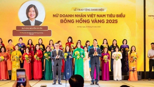 Đồng chí Phùng Nguyễn Hải Yến - Phó Tổng Giám đốc Vietcombank vinh dự được trao tặng danh hiệu “Nữ Doanh nhân Việt Nam tiêu biểu-Bông hồng Vàng 2025”